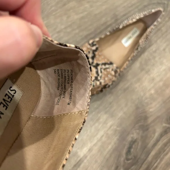 Steve Madden Studded Pointed Toe Loafer in Brown Snakeskin pattern size 7 - Picture 4 of 5